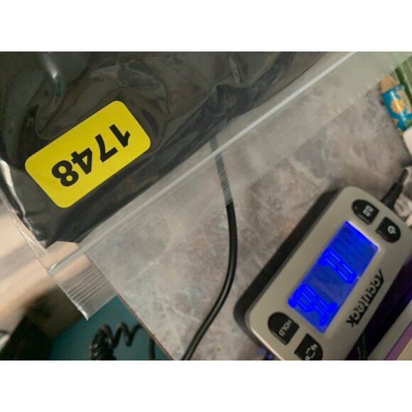 L.L.Bean Women’s 14 Black Item ODRDS2 Two Button Zip Capri Pant - Picture 8 of 8